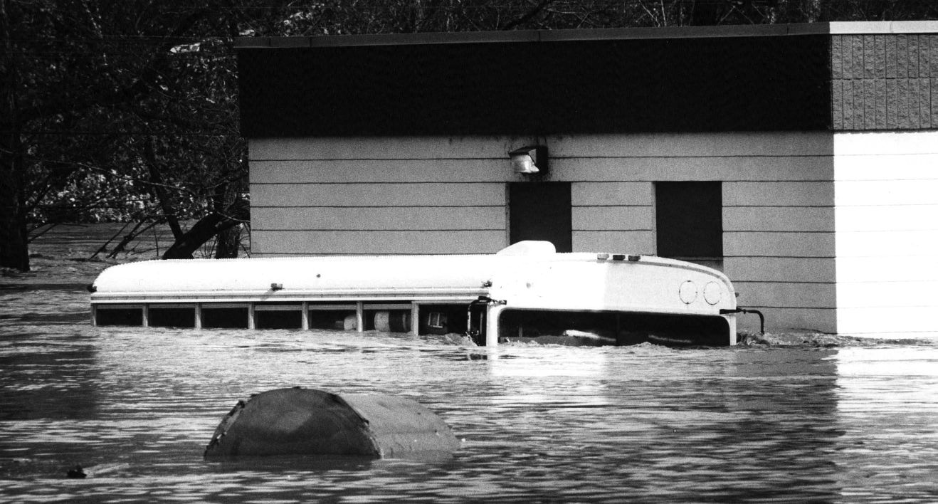 1985-11-05 Flood of 1985 - 13